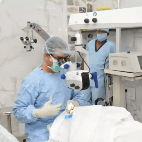 dr sirish fegade performing surgery